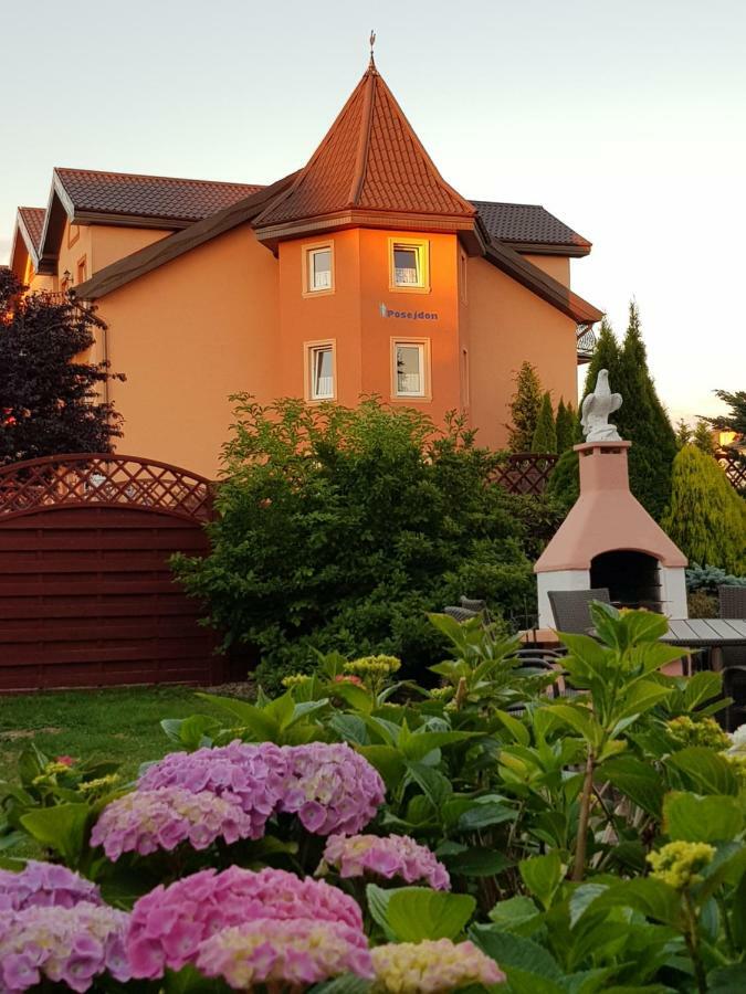ウストロニエ・モルスキエ Posejdon Bed & Breakfast エクステリア 写真